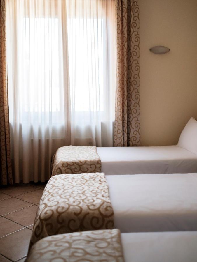 Hotel Lory Forlì Екстериор снимка