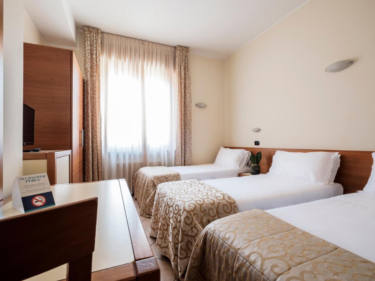 Hotel Lory Forlì Екстериор снимка