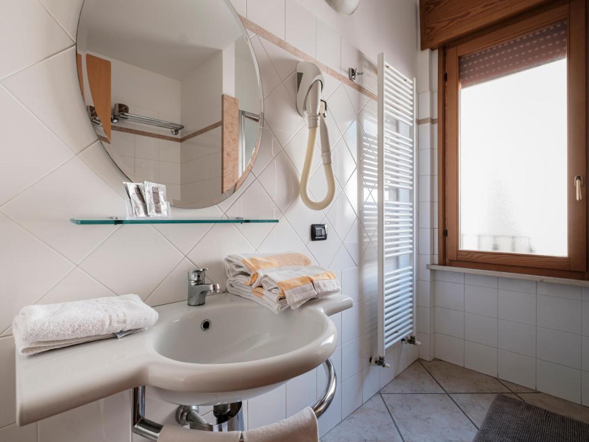 Hotel Lory Forlì Екстериор снимка