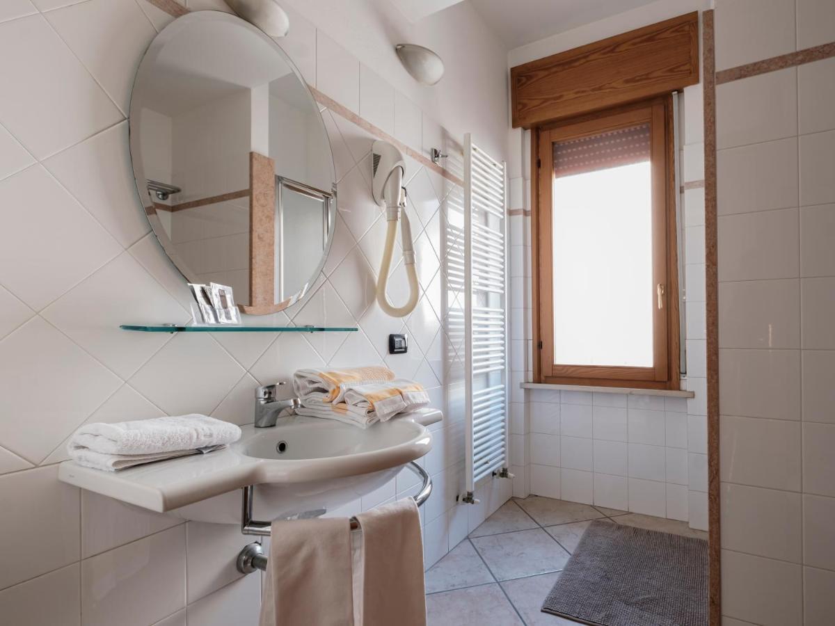 Hotel Lory Forlì Екстериор снимка