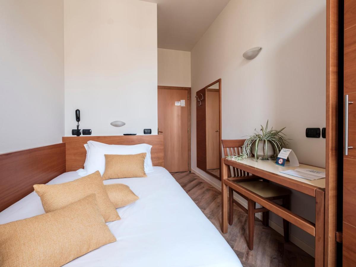 Hotel Lory Forlì Екстериор снимка