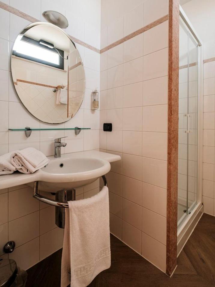Hotel Lory Forlì Екстериор снимка